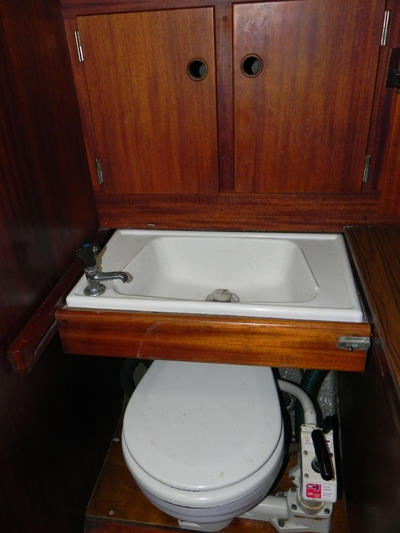 The pull-out sink makes maximumu use of the space